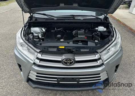 2019 Toyota Highlander Le z USA, uszkodzony, nr VIN 5TDBZRFH9KS945111